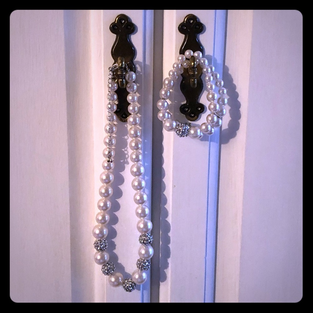 Necklace and bracelet set